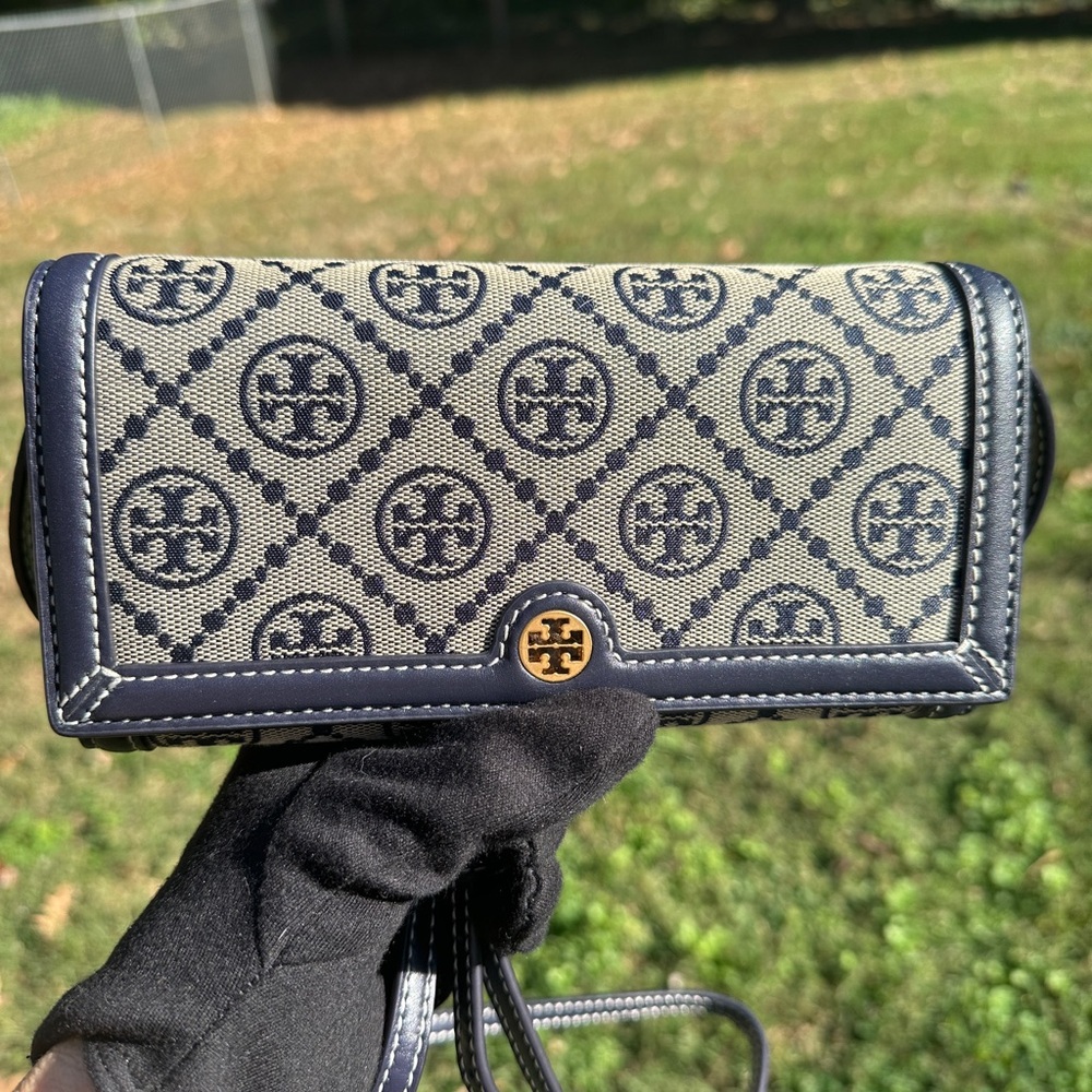Tory Burch NWT Wallet Crossbody T Monogram Jacquard R $348 - Picture 3 of 9